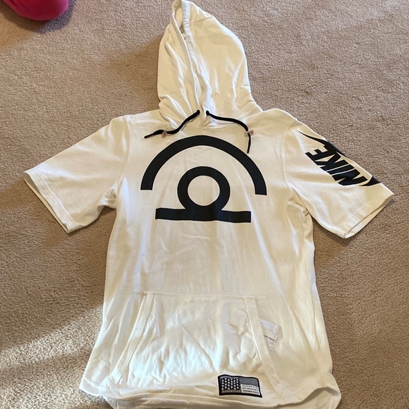 Nike Basketball Short Sleeve Hoodie 